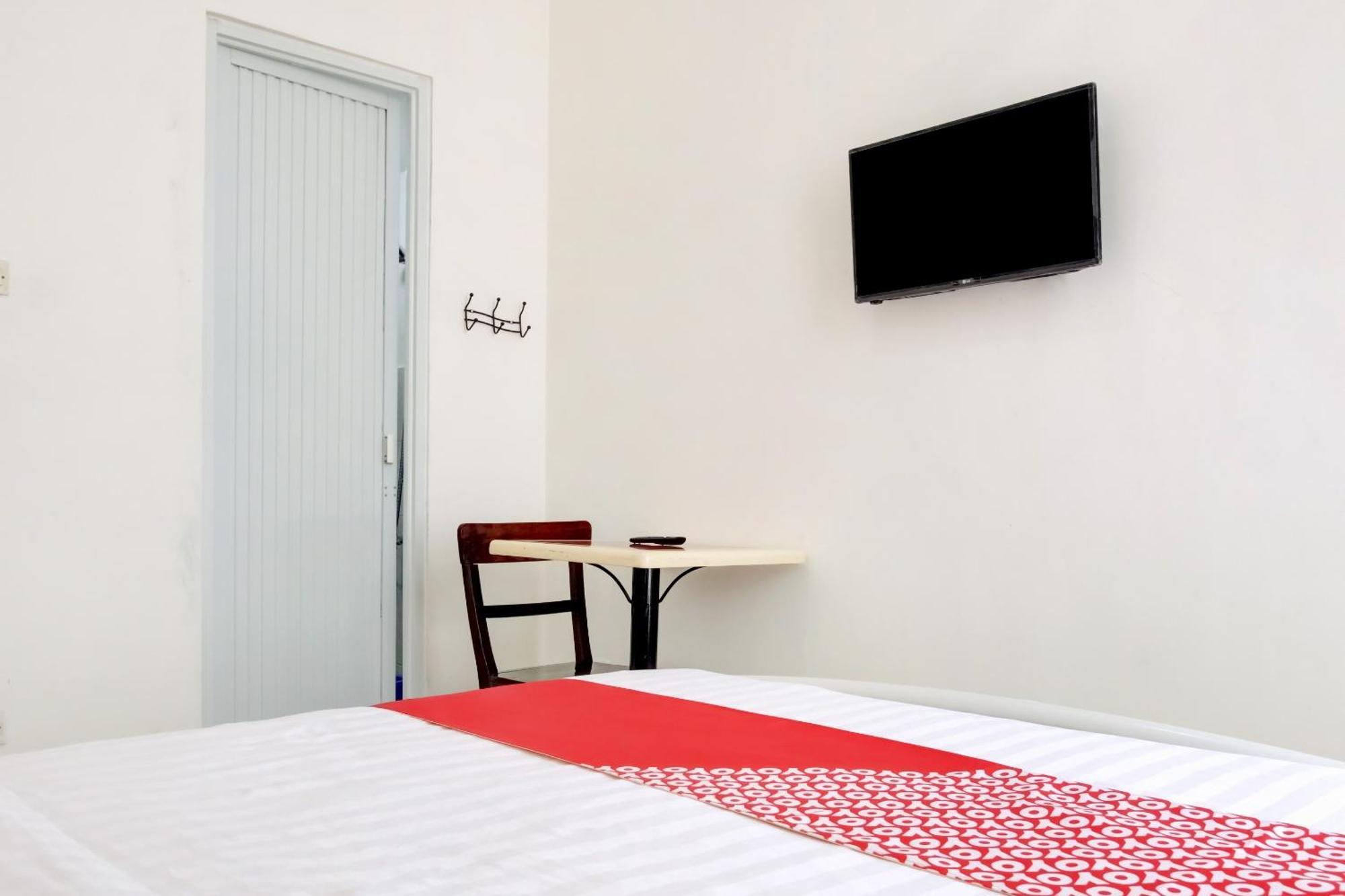 Hotel O Panakkukang Near Mall Panakkukang Formerly Golden White House Makassar Extérieur photo